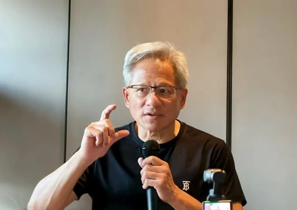 黄仁勋称华为AI芯片将取代英伟达：华为是不可思议的科技公司